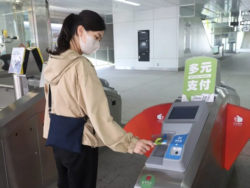 台中捷運的多元支付閘門